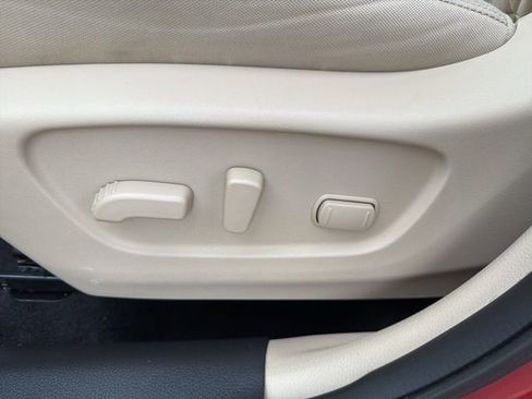 Used 2018 Nissan Rogue SV w/ Premium Package image 25