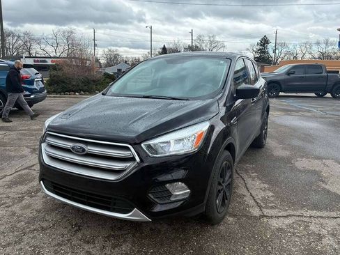 Used 2019 Ford Escape SE image 1