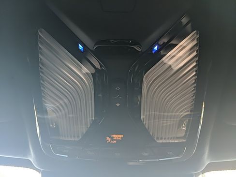 Used 2024 BMW X7 M60i w/ Executive Package image 39