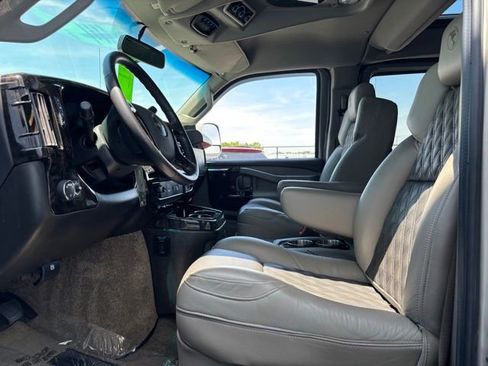 Used 2022 GMC Savana 2500 w/ Enhanced Convenience Package RWD image 16