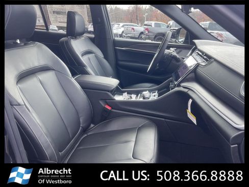 New 2025 Jeep Grand Cherokee Limited image 16