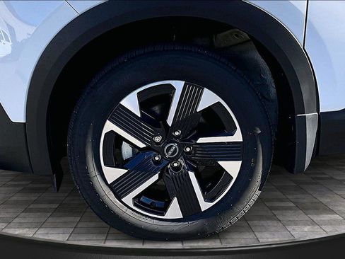 Used 2025 Nissan Kicks SV image 10