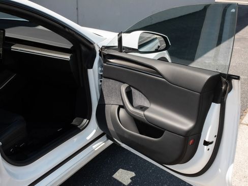 Used 2021 Tesla Model S Plaid image 29