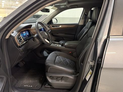 Certified 2024 Volkswagen Atlas SE FWD image 6