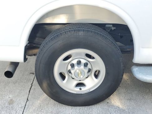 Used 2025 Chevrolet Express 2500 w/ Driver Convenience Package RWD image 7
