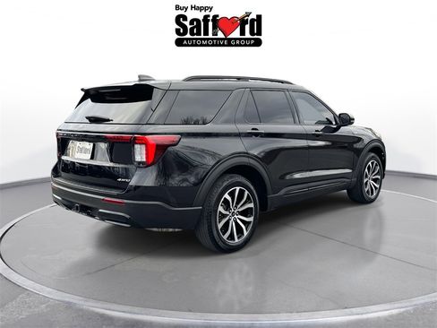Used 2025 Ford Explorer ST-Line image 9
