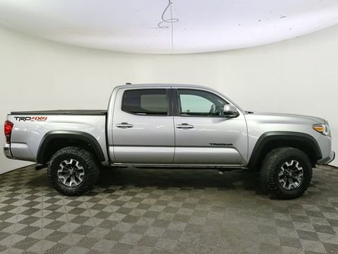 Used 2019 Toyota Tacoma TRD Off-Road AWD/4WD image 13