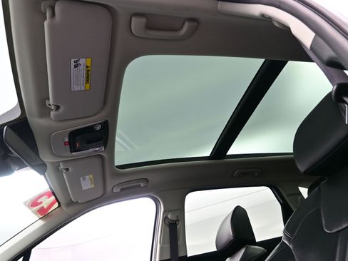 Used 2025 Kia Sorento EX w/ Panoramic Sunroof Package image 19