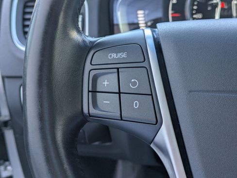 Used 2018 Volvo S60 T5 Inscription image 18