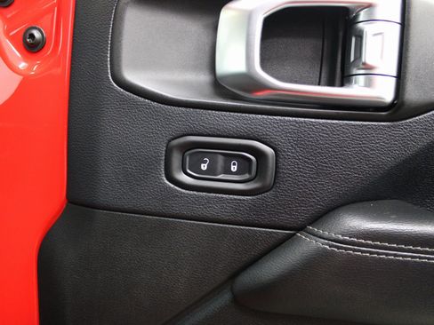 Used 2020 Jeep Gladiator Overland image 30