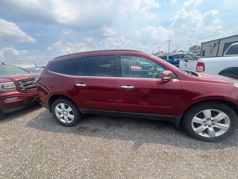 Used 2017 Chevrolet Traverse LT w/ Traveler's Package FWD image 8
