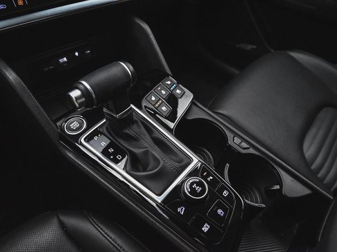 Used 2025 Kia Sportage SX image 17