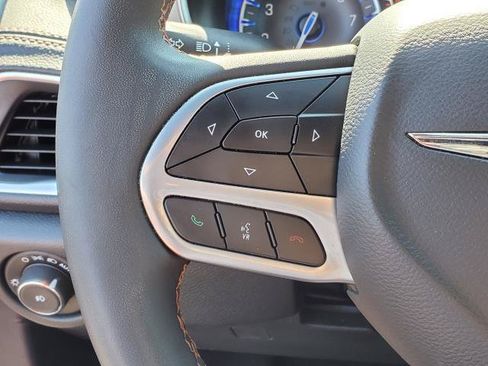Used 2024 Chrysler Pacifica Pinnacle AWD/4WD image 12