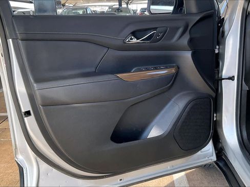 Used 2020 GMC Acadia SLE image 21