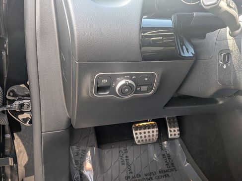 Used 2025 Mercedes-Benz GLA 250 4MATIC image 13