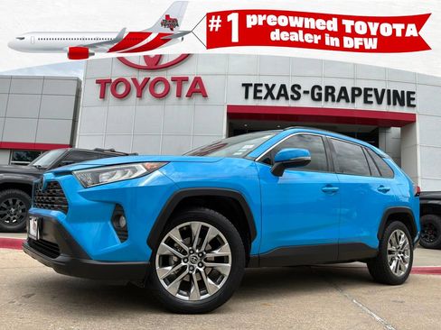 Used 2019 Toyota RAV4 XLE Premium FWD image 1