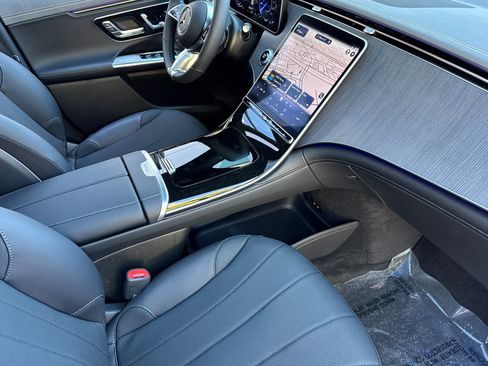 New 2026 Mercedes-Benz EQE 320 4MATIC SUV image 27