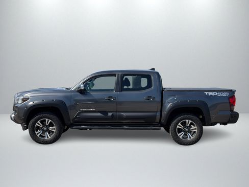 Used 2019 Toyota Tacoma TRD Sport AWD/4WD image 2