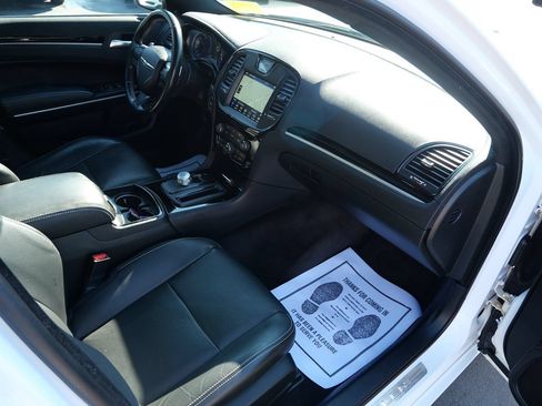 Used 2018 Chrysler 300 S w/ 300S Premium Group 2 AWD/4WD image 27