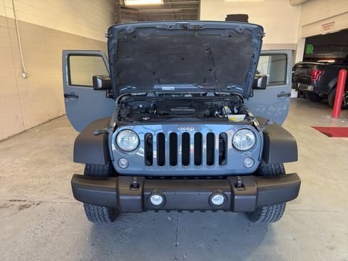 Used 2015 Jeep Wrangler Rubicon w/ Dual Top Group image 8
