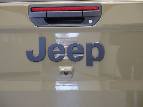 New 2025 Jeep Gladiator Willys image 13