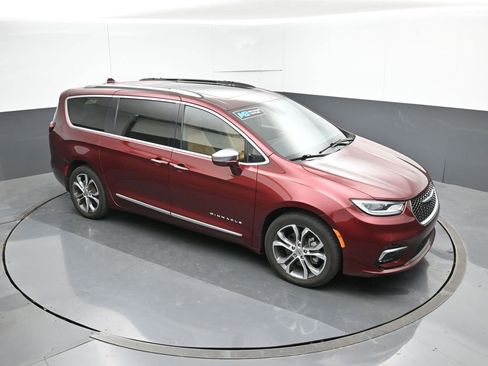 Used 2022 Chrysler Pacifica Pinnacle AWD/4WD image 51