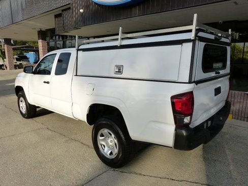 Used 2022 Toyota Tacoma SR image 3