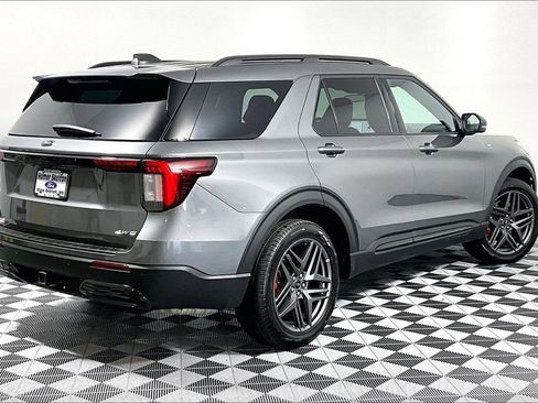 Used 2025 Ford Explorer ST-Line w/ ST-Line Street Pack AWD/4WD image 12