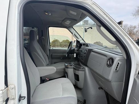 Used 2010 Ford E-150 and Econoline 150 Wagon image 13