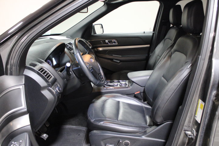 Used 2018 Ford Explorer XLT w/ Equipment Group 202A AWD/4WD image 13