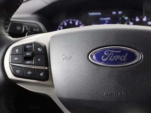 Used 2021 Ford Explorer XLT w/ Equipment Group 202A AWD/4WD image 32