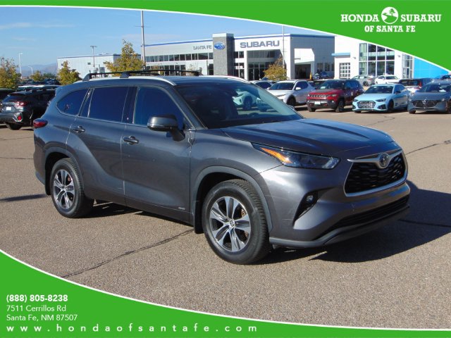 Used 2022 Toyota Highlander XLE AWD/4WD image 1