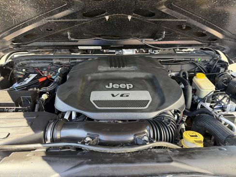 Used 2014 Jeep Wrangler Unlimited Sport w/ Quick Order Package 24S AWD/4WD image 32