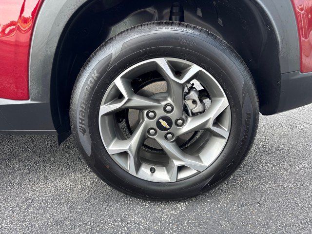Used 2025 Chevrolet Trax LT w/ LT Convenience Package FWD image 11