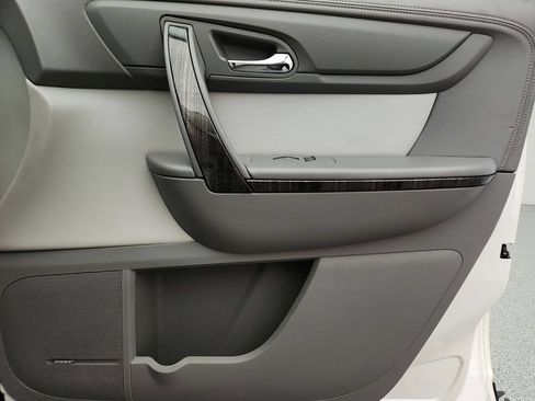 Used 2013 GMC Acadia SLT FWD image 32