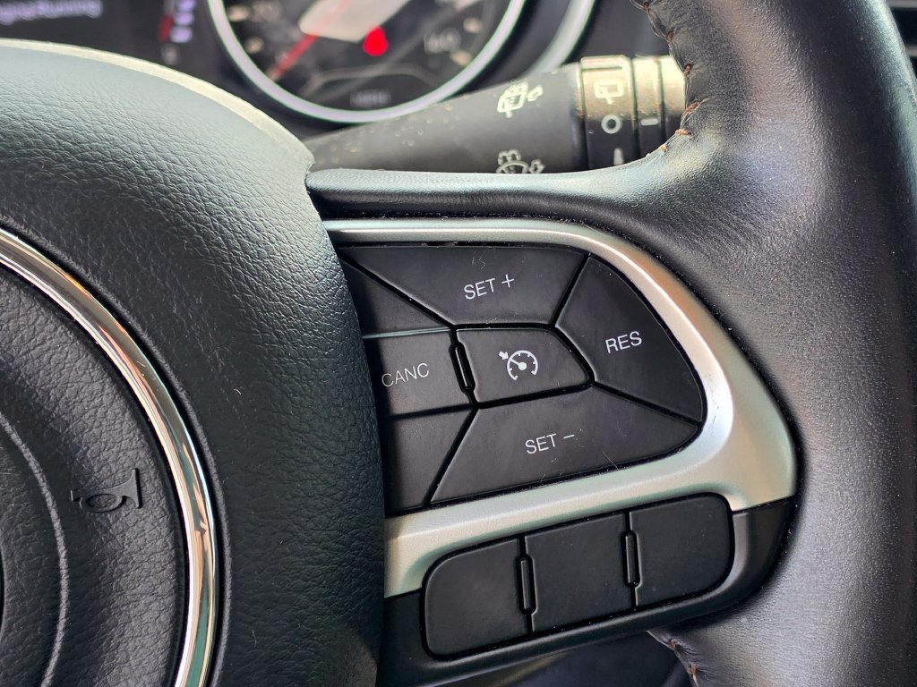 Used 2018 Jeep Compass Latitude AWD/4WD image 18