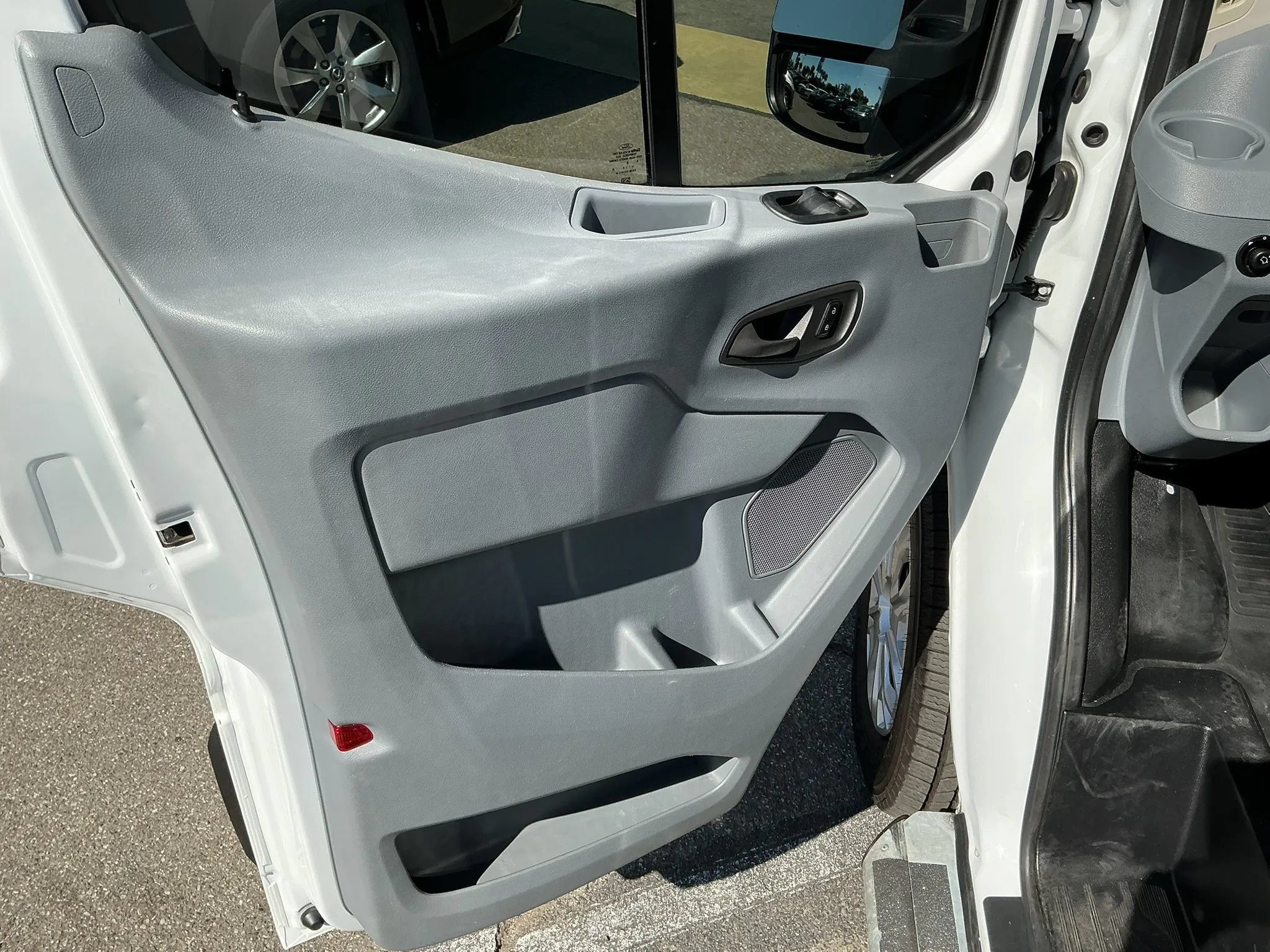 Used 2019 Ford Transit 250 130 Low Roof w/ Exterior Upgrade Package RWD image 10