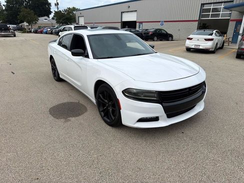 Used 2016 Dodge Charger R/T w/ Plus Group RWD image 2