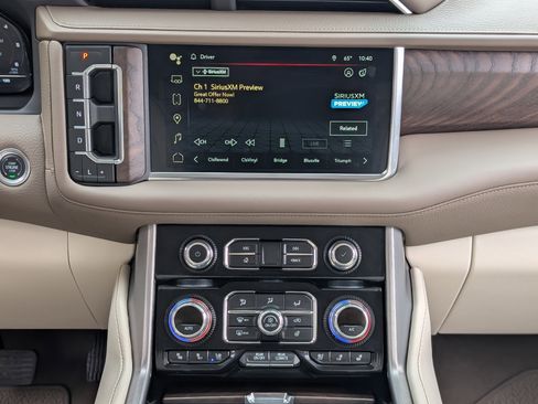 Used 2024 GMC Yukon XL Denali w/ Advanced Technology Package image 28