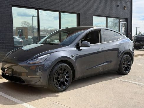 Used 2024 Tesla Model Y Long Range image 17