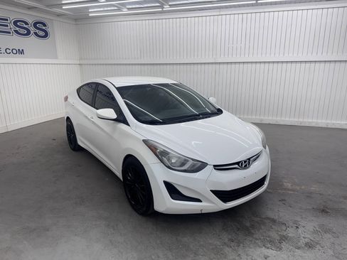 Used 2014 Hyundai Elantra SE image 3