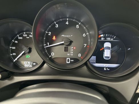 Certified 2023 Porsche Macan Turbo AWD/4WD image 13