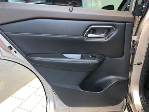 Used 2021 Nissan Rogue Platinum image 39