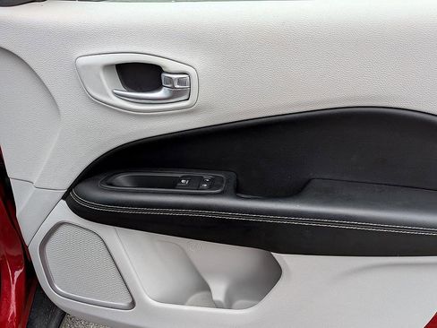 Used 2018 Jeep Compass Latitude w/ Popular Equipment Group image 30