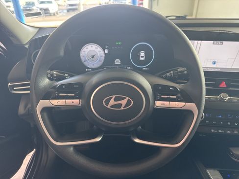 Used 2024 Hyundai Elantra SEL image 20