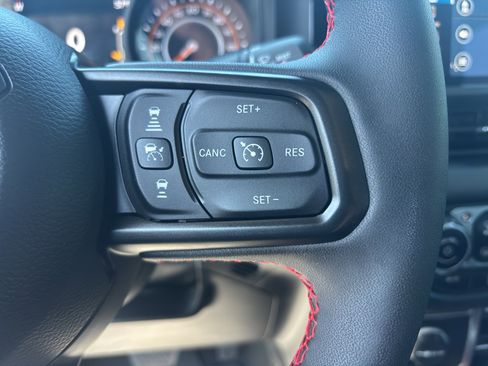 Used 2024 Jeep Gladiator Rubicon AWD/4WD image 26