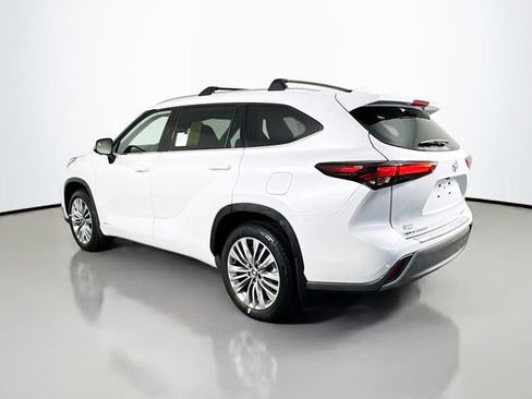 New 2026 Toyota Highlander Platinum image 6