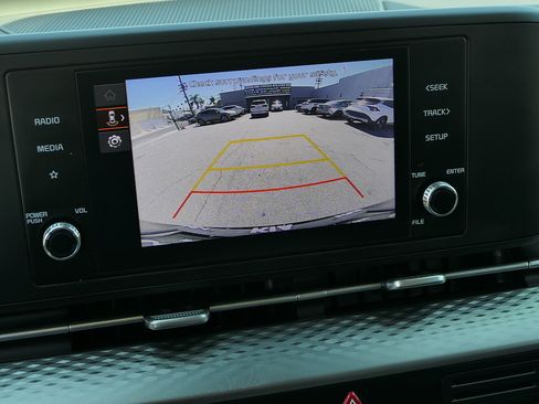 Used 2024 Kia Carnival LX FWD image 20