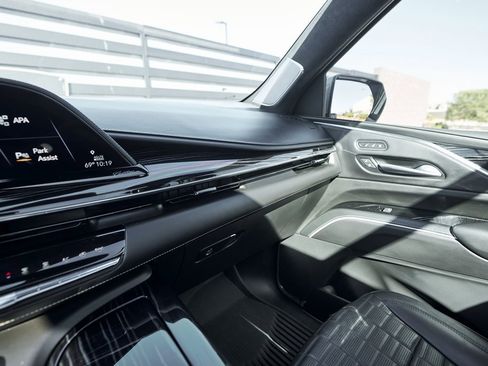 Used 2023 Cadillac Escalade V w/ LPO, ONYX Package image 88