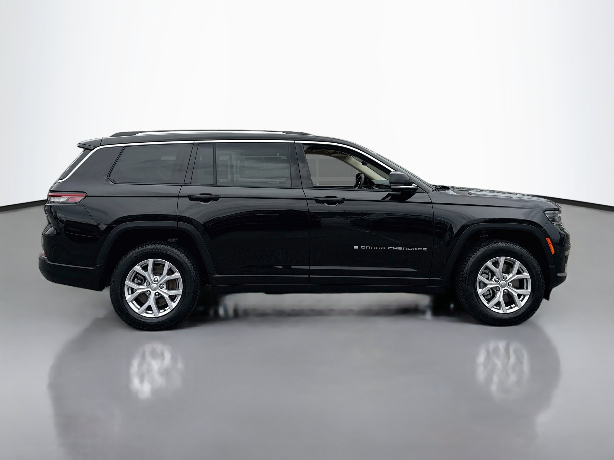 Used 2022 Jeep Grand Cherokee L Limited AWD/4WD image 8